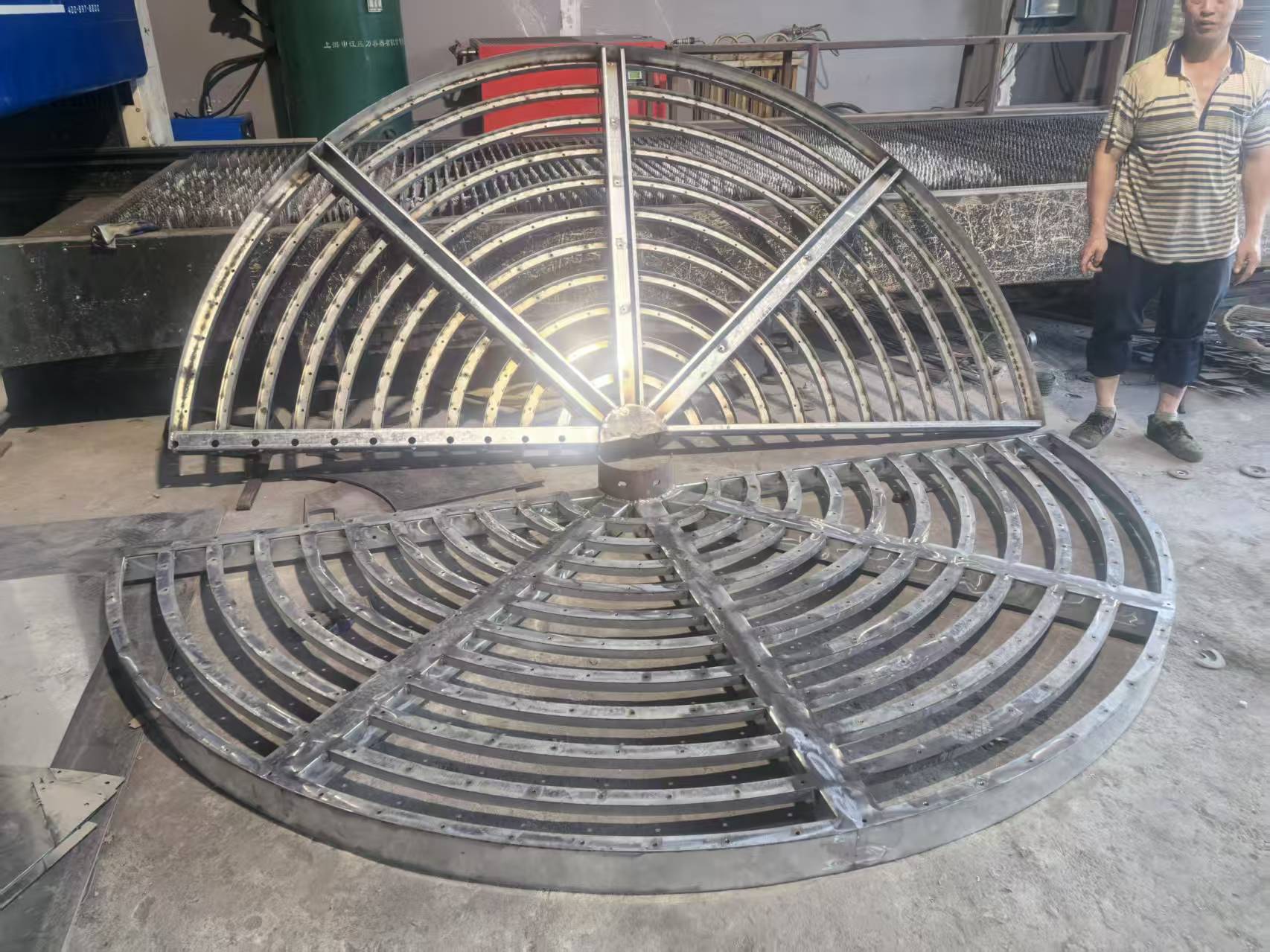 四川营山中医院景观亮化灯具案例(图2) 四川营山中医院景观亮化灯具案例(图2)